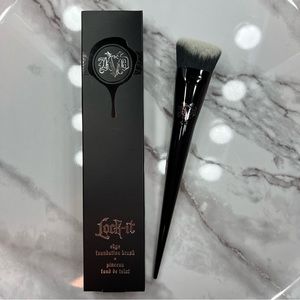 Kat Von D Lock it edge Foundation Brush #10